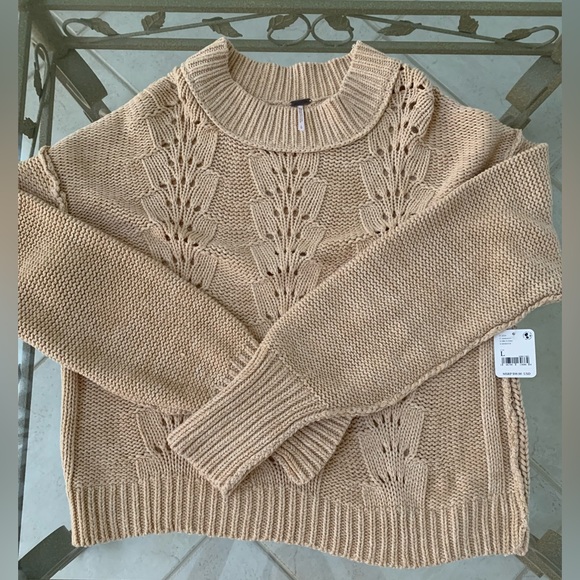 NWT FREE PEOPLE BELL SONG PULLOVER
Color: SANDCASTLE - Picture 4 of 7